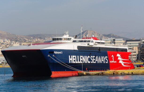 Transport maritim în Grecia. Feribot în portul Pireu. Sursa foto: Profimedia Images