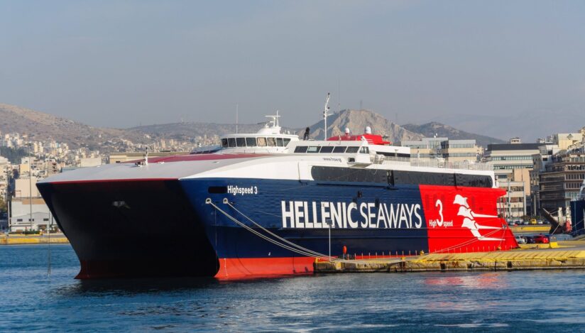Transport maritim în Grecia. Feribot în portul Pireu. Sursa foto: Profimedia Images