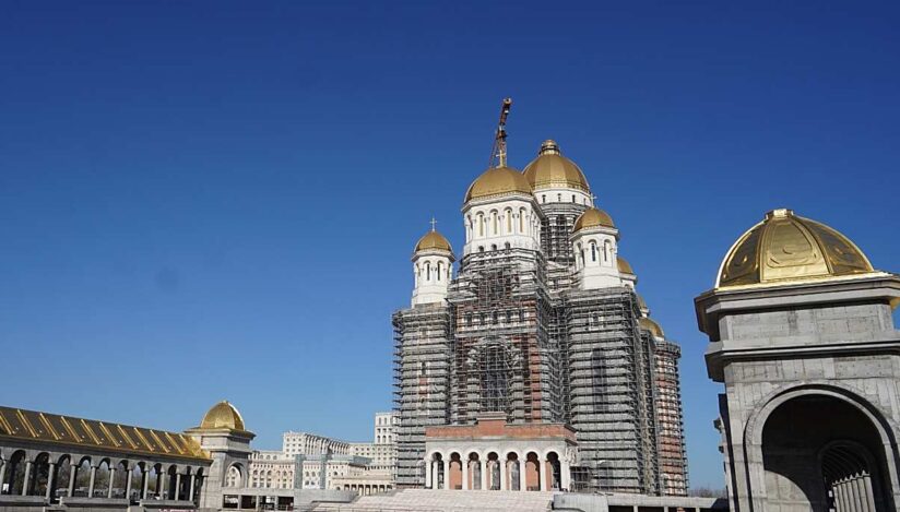 Numărul pelerinilor la Catedrala Naţională s-a dublat: 40.000 de persoane într-o zi