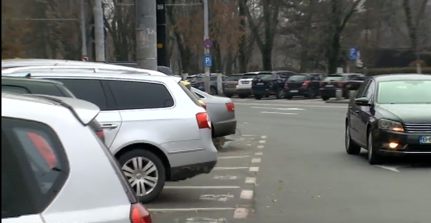 Parcările din București, ținta infractorilor. Primăria recomandă să se sune la Poliția Locală