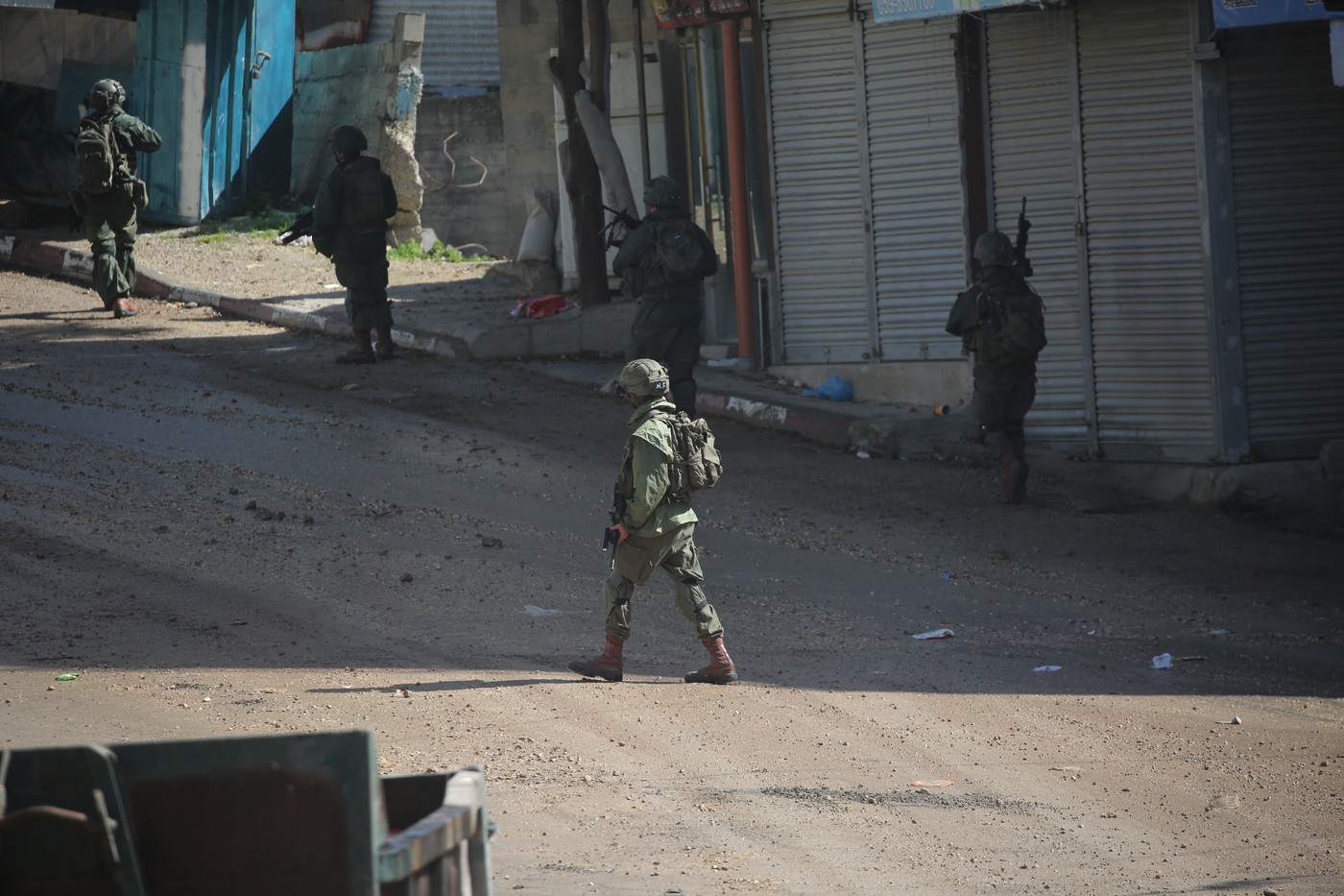 Israelul afirmă că anchetează o fotografie care arată un soldat lovind o statuie a lui Iisus în Liban