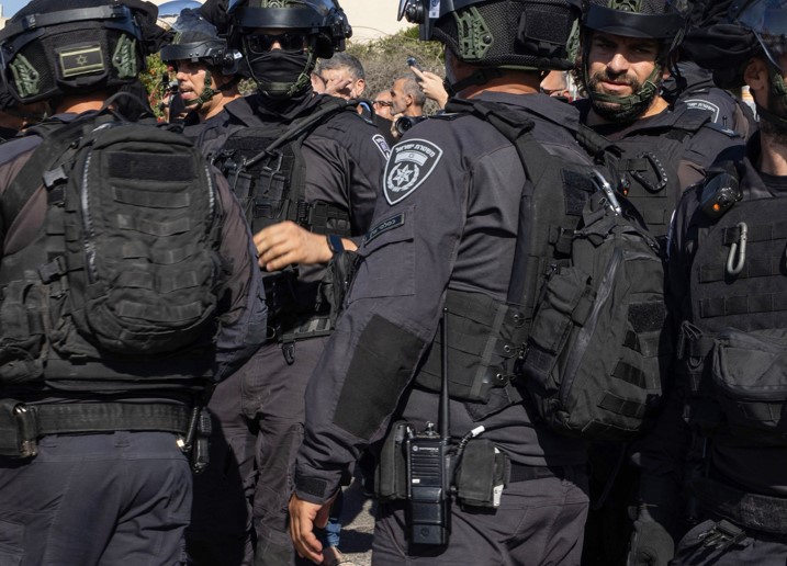 Percheziții de amploare în toată țara. 185 de descinderi într-un dosar uriaș privind produse contrafăcute și piraterie