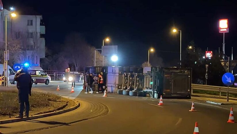 Camion cu porci, răsturnat la Ovidiu / captura video