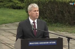 Cătălin Predoiu, deremonie decorare drapel Jandarmerie / captura video