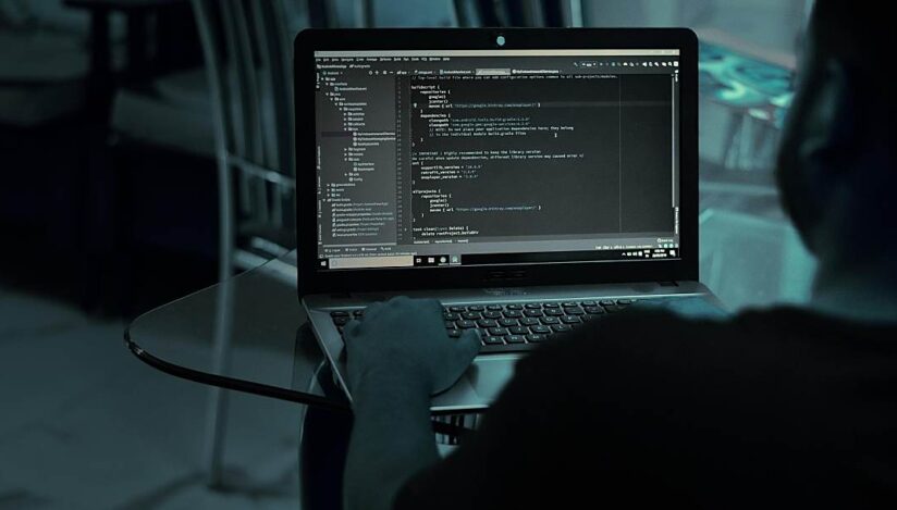 Hacker, sabotaj cibernetic / Pixabay