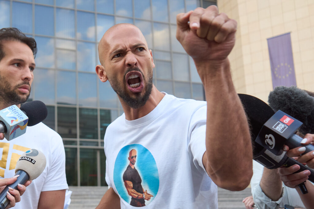 Frații Tate au fost arestați în Miami, de autoritățile federale americane, în timp ce asistau la un meci de box fără mănuși