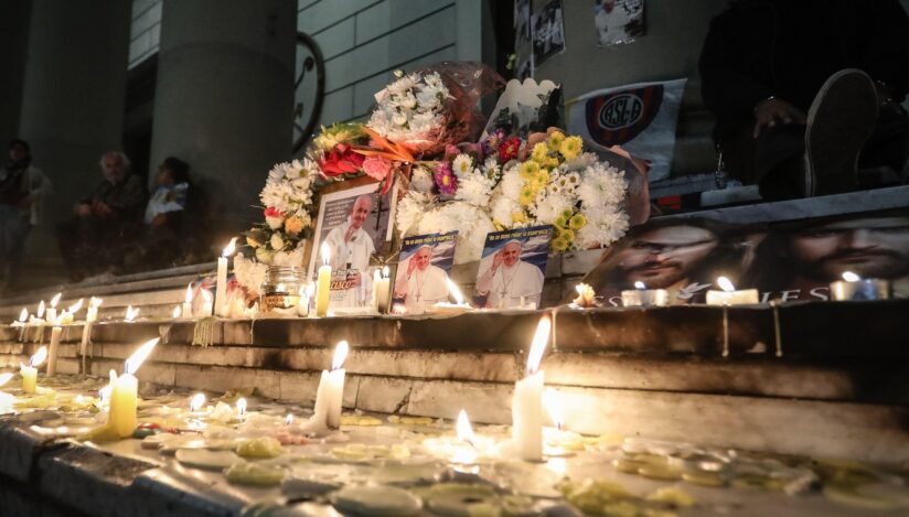 Zeci de mii de credincioși sunt așteptați să participe la funeraliile Papei Francisc. Ceremonia religioasă istorică va putea fi urmărită live, pe TVR 1 și TVR Info, de la ora 10.00