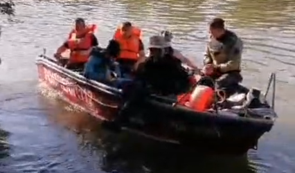 Echipajele ISU au reluat căutările celor doi bărbaţi dispăruţi în Dunăre în urma accidentului naval