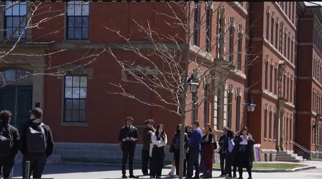 Ambasada României în SUA, despre studenții români la Harvard: Vom face toate demersurile posibile pe lângă partenerii americani pentru clarificarea statutului lor şi al familiilor lor