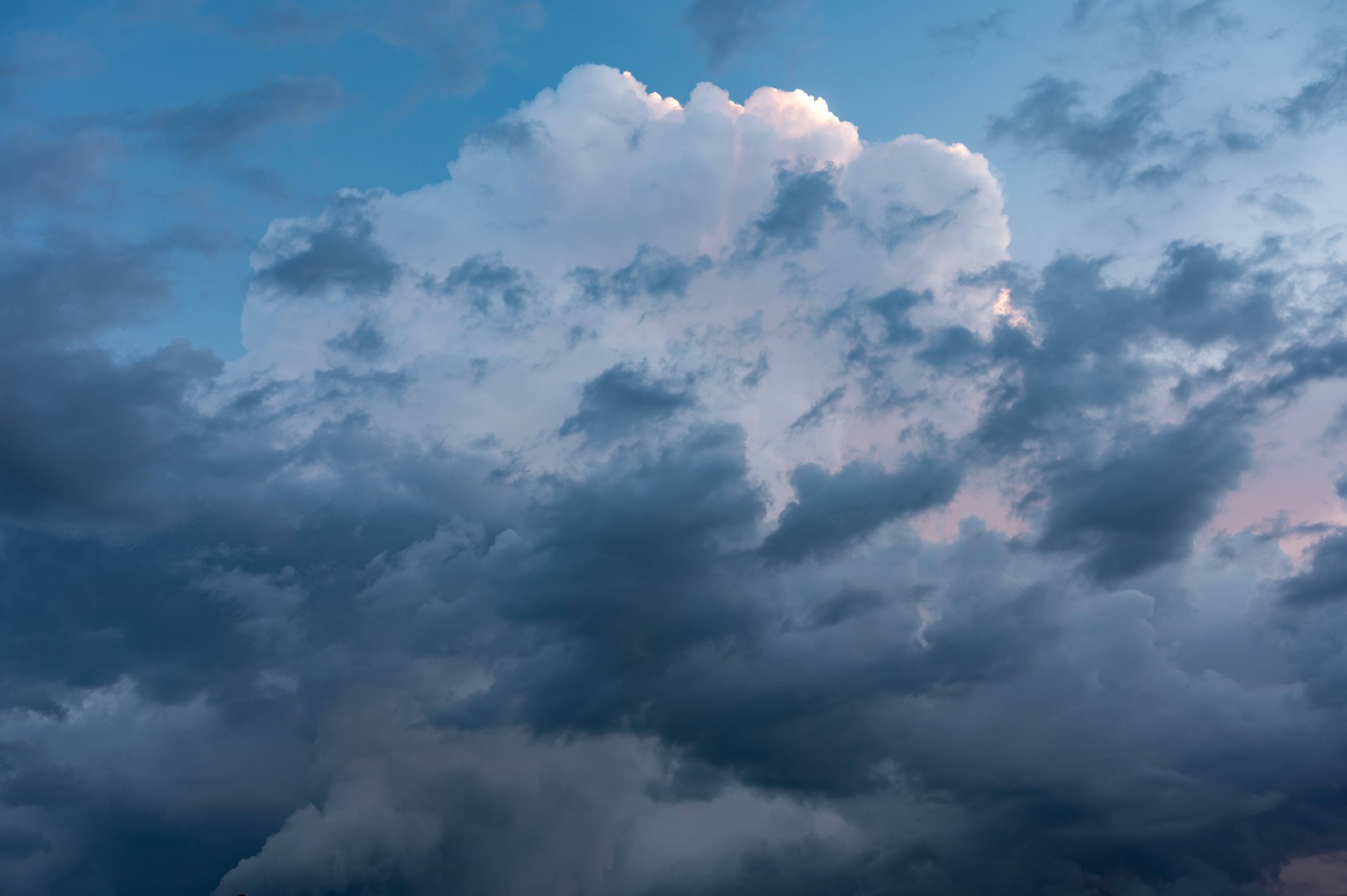 Vântul a antrenat praf de minereu steril neferos de pe trei iazuri din județul Maramureş