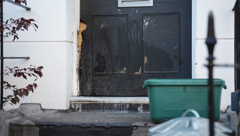 Incendiu la proprietatea premierului britanic. Un al treilea bărbat, cetățean ucrainean, pus sub acuzare
