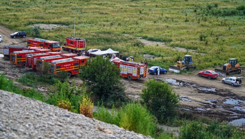 Incendiul de la groapa de gunoi Aninoasa a fost lichidat. Pompierii au intervenit patru zile şi patru nopţi