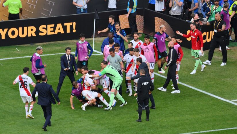 Chivu, în optimi cu Inter la Mondialul Cluburilor, incidente la finalul meciului cu River Plate