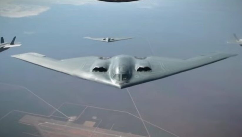Bombardiere americane B-2, capabile să transporte bombe anti-buncăr, au decolat de la o bază din SUA