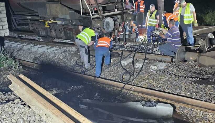 Tren deraiat în Teleorman – Traficul feroviar a fost reluat pe un fir, pe distanţa Roşiori-Măldăeni