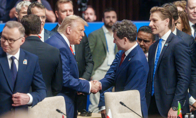 Strângere de mână la Haga: Donald Trump și Nicușor Dan, alături la summitul NATO