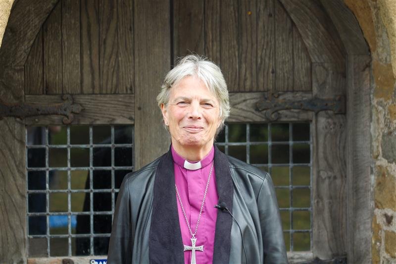 Prima femeie și cleric LGBTQ+, aleasă arhiepiscop în Marea Britanie