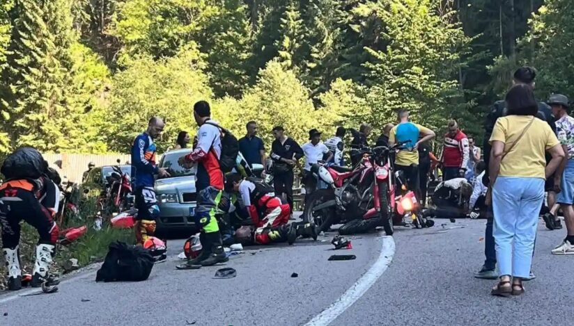Doi motocicliști străini, morți într-un accident pe Transalpina
