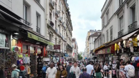 Parizienii, nemulțumiți de numărul prea mare de turiști, cer Primăriei să ia măsuri