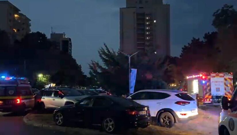 Turiştii de la hotelul Majestic din Olimp, evacuaţi după ce ultimul etaj a fost inundat cu fum