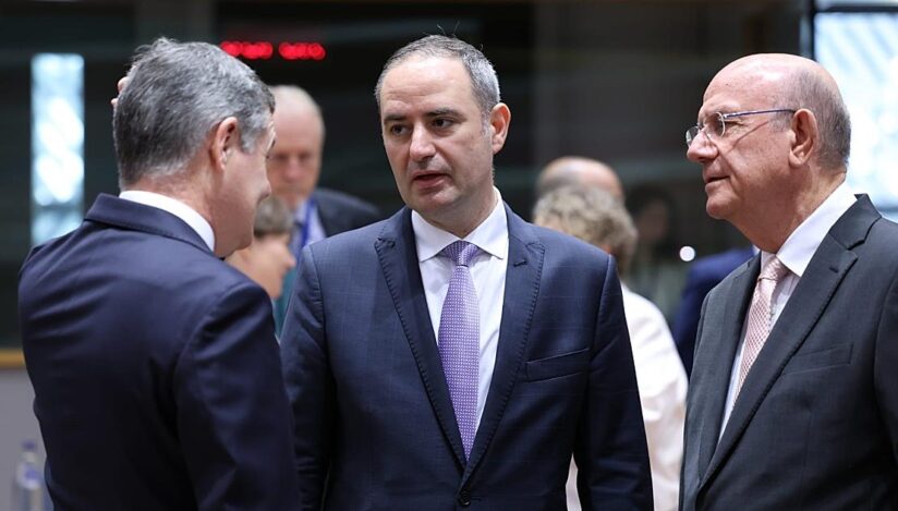 Alexandru Nazare: România evită pierderea ratingului de ţară, dar pericolul nu a trecut
