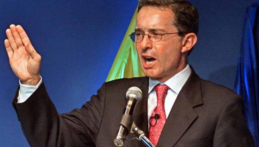 Fostul preşedinte columbian Alvaro Uribe, condamnat la 12 ani de arest la domiciliu