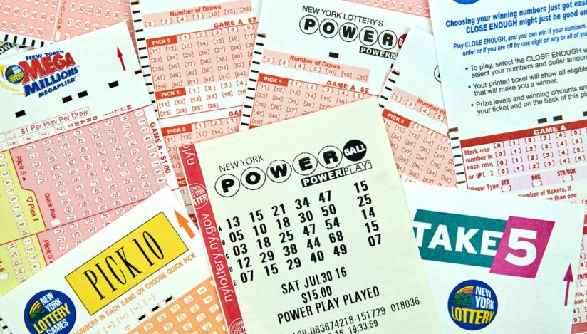 A cumpărat două bilete din greșeală și a câștigat 2 milioane de dolari la loto