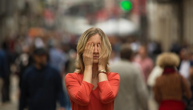 Atacurile de panică: cauze, simptome și legătura cu munca sub presiune. Ce spune psihologul Radu Leca