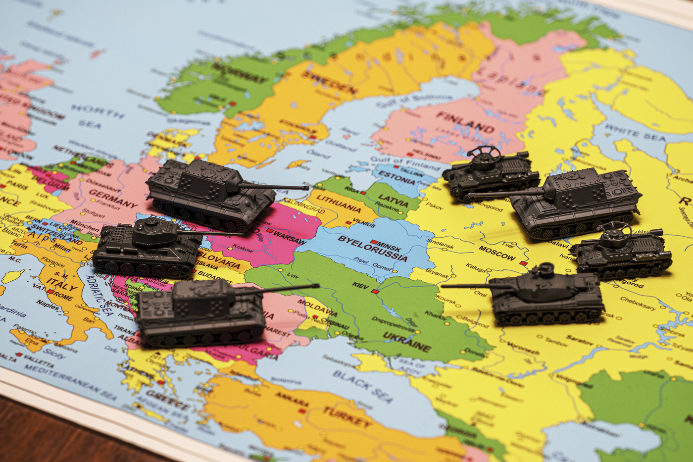 Șeful Transporturilor din UE avertizează că drumurile și căile ferate europene nu sunt adecvate pentru un eventual conflict cu Rusia: ”Nu ne mai permitem să nu fim pregătiți”