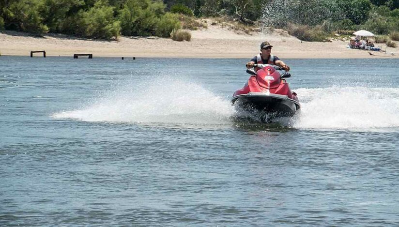 Doi copii, loviți de un skijet pe Dunăre, condus de un bărbat sub influența alcoolului