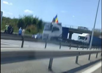 Autostrada A1, blocată de un șofer de tir care și-a pus camionul de-a latul drumului