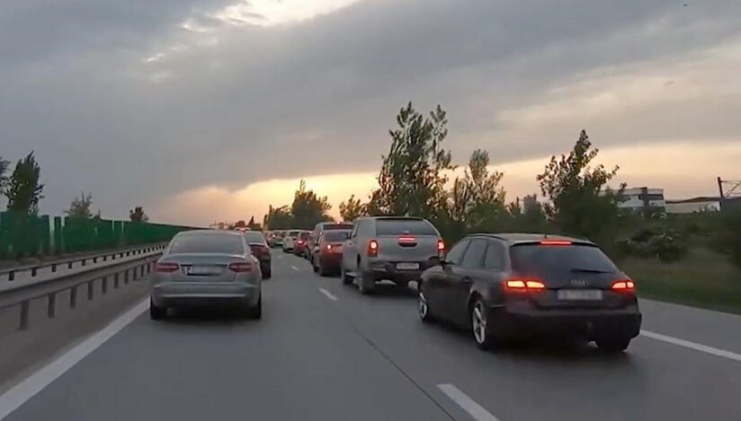 Trafic rutier aglomerat pe A2 şi DN 39, către şi dinspre litoral