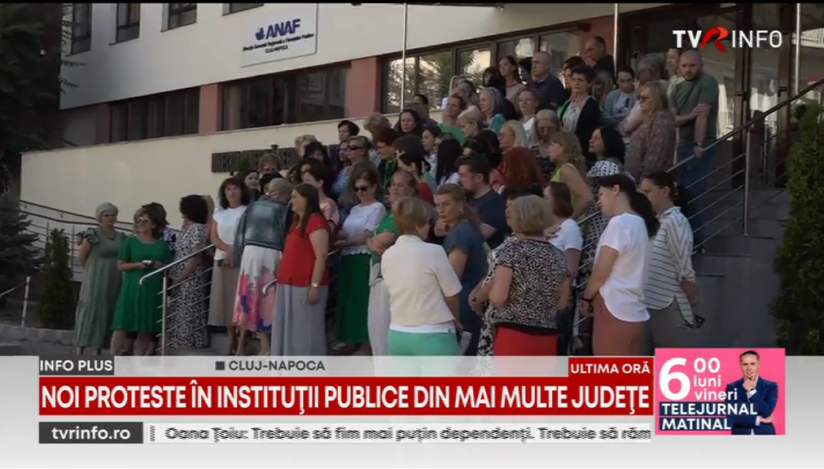 Protestele continuă și astăzi, în țară. Angajați de la ANAF Cluj au ieșit în fața instituției
