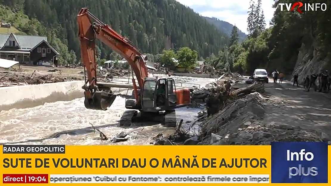 Mobilizare impresionantă în Broșteni. Sute de voluntari dau o mână de ajutor pentru înlăturarea urmărilor dezastrului