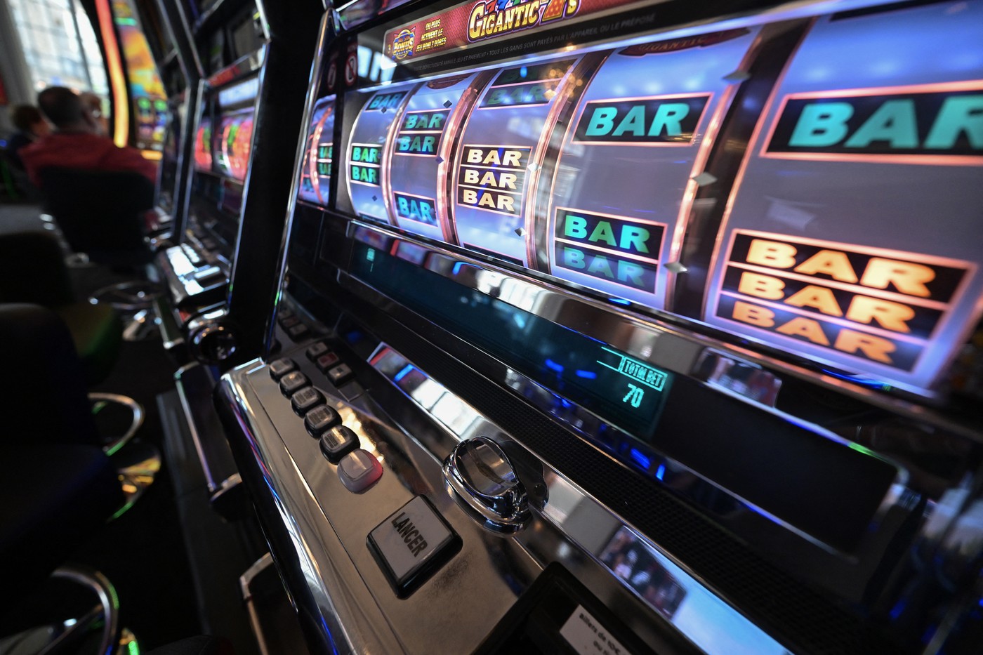 Adolescenții și capcana norocului: cum devine jocul o dependență care fură copilăria. Avertismentul psihologului Radu Leca