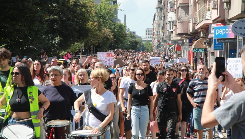 Partidul preşedintelui Vucic cheamă la contramanifestaţii în toată Serbia împotriva protestelor opoziţiei. MAE a emis o atenţionare de călătorie