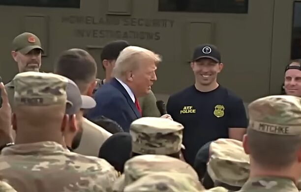 Trump printre militarii Gărzii Naționale / captura video