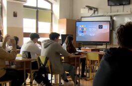 Elevii se tem că utilizarea inteligenței artificiale le afectează capacitatea de a studia: limitează gândirea creativă și face temele prea ușoare