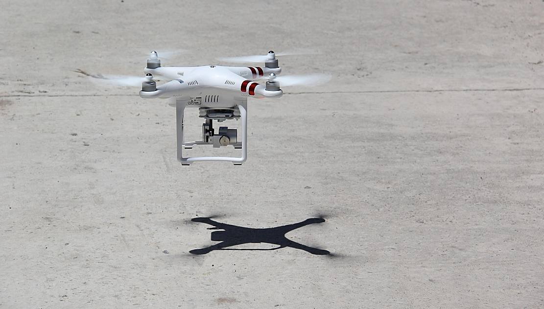 Comisia Europeană vrea reguli mai stricte pentru drone: pragul de înregistrare ar putea fi coborât de la 250 la 100 de grame