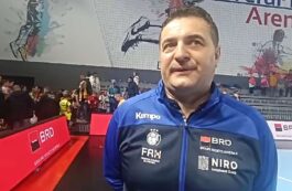Selecţionerul echipei naţionale de handbal feminin Florentin Pera / captura video