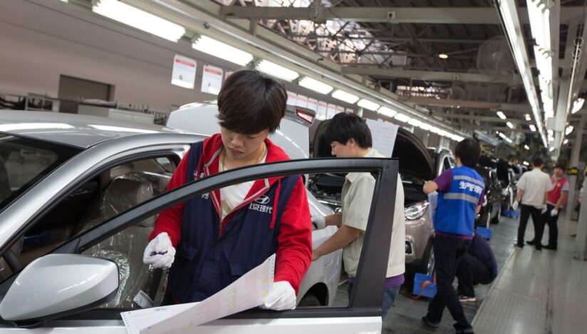 Sute de muncitori ce lucrau ilegal la o fabrică Hyundai din statul american Georgia, arestaţi. Percheziții ale autorităților pentru imigrație