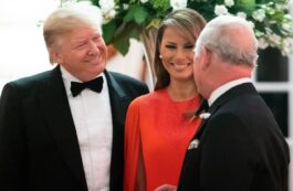 Președintele SUA, Donald Trump, a ajuns în Marea Britanie, într-o vizită de stat, alături de soția sa, Melania