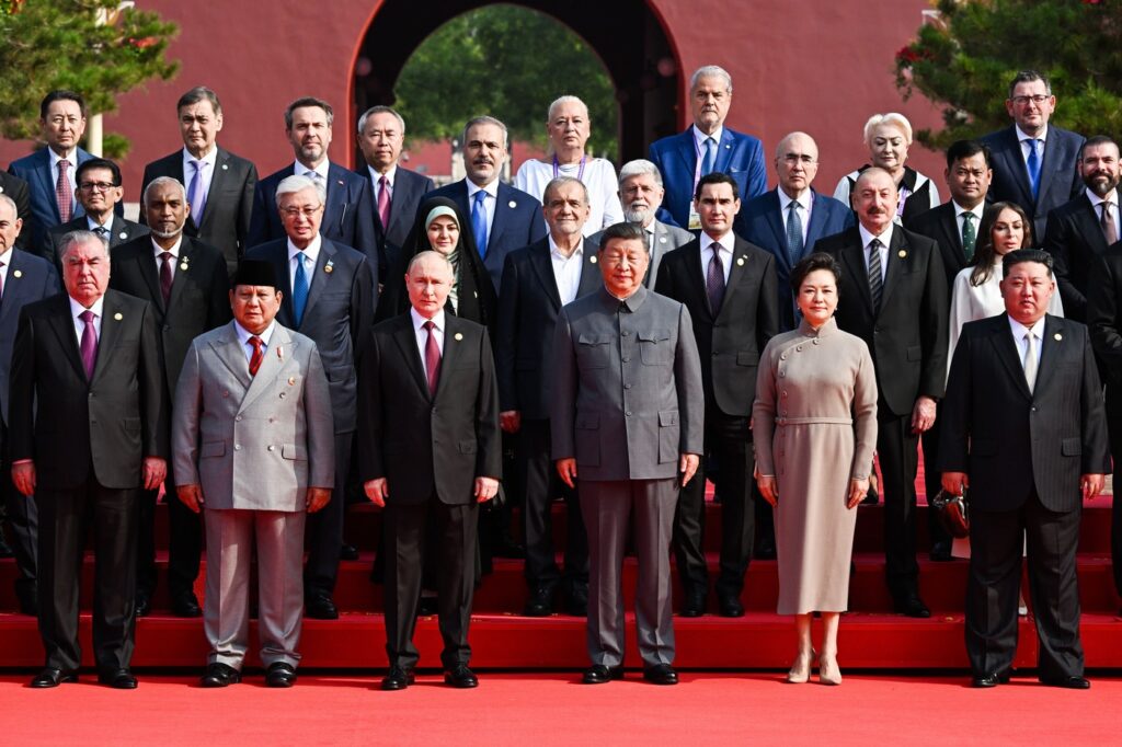 Reacția lui Adrian Năstase, după ce a apărut, la Beijing, alături de Vladimir Putin, Xi Jinping și Kim Jong-un