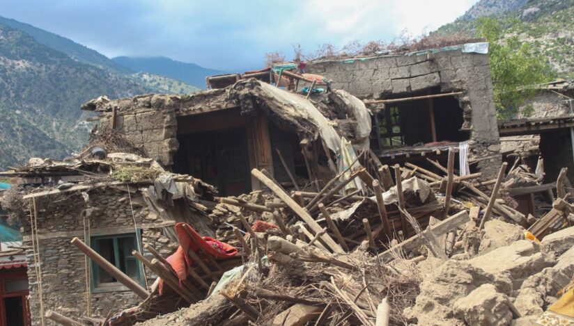 Cinci noi replici seismice în Afganistan. Alte 10 persoane au fost rănite