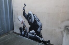 Un nou graffiti atribuit lui Banksy a apărut la baza unui turn de birouri londonez