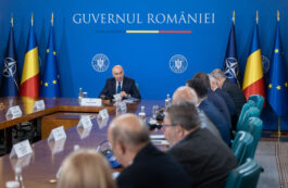 Protest în fața Guvernului: polițiștii și militarii contestă majorarea vârstei de pensionare