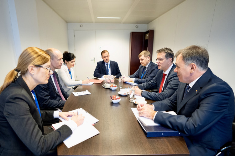 Ministrul Apărării, discuţii cu reprezentantul Comisiei Europene despre implementarea iniţiativei SAFE şi investiţii în industria de apărare