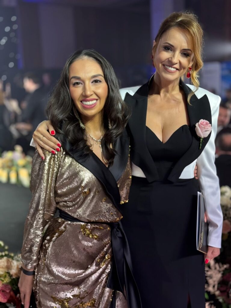 Loredana Negrilă, realizatoarea emisiunii „Brilliant” de la TVR INFO, premiată la gala “Nu există nu se poate”