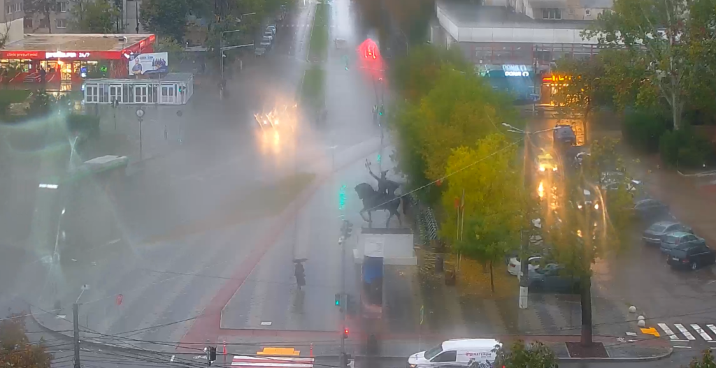 Efectele ciclonului Barbara. La Constanța porturile sunt blocate, iar transportul suspendat. Sute de intervenții în București și Ilfov