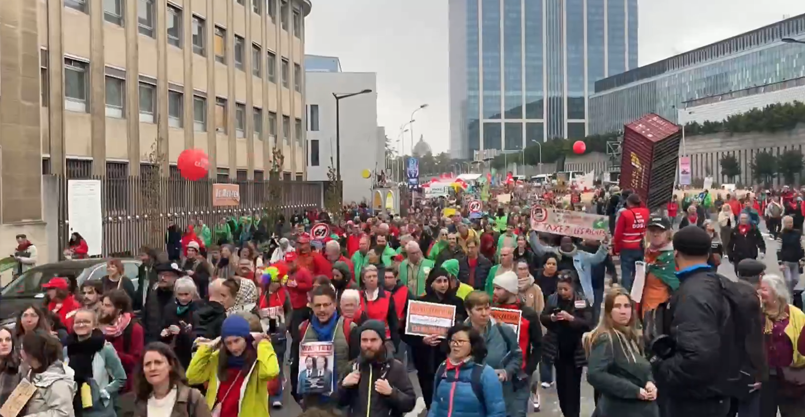 Belgia: Manifestaţie de amploare la Bruxelles împotriva bugetului ‘brutal’ pregătit de guvern